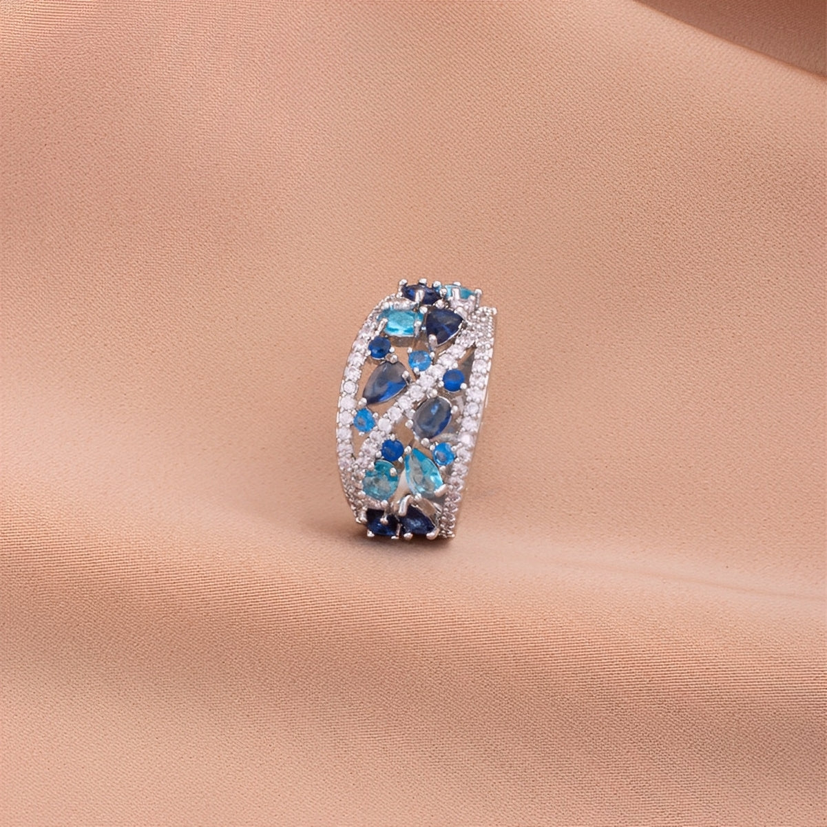 Julie – Vintage-Ring mit blauer Zirkonia und goldenen Details