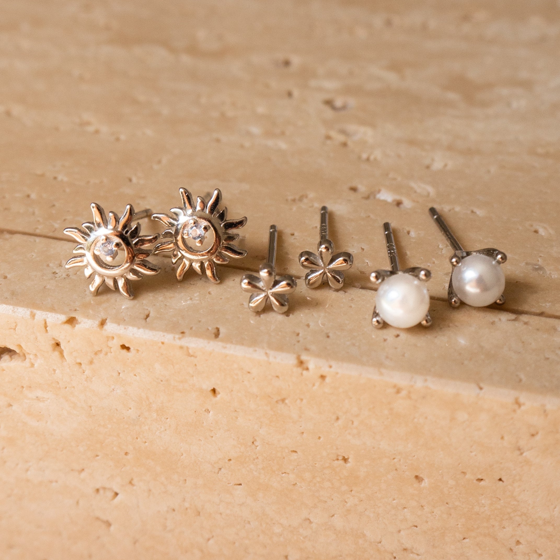 Mini-Blumen-Ohrringe aus Sterlingsilber