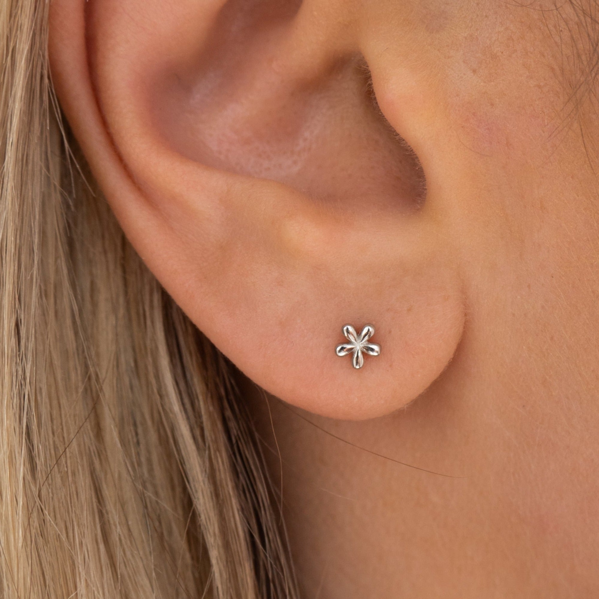 Mini-Blumen-Ohrringe aus Sterlingsilber