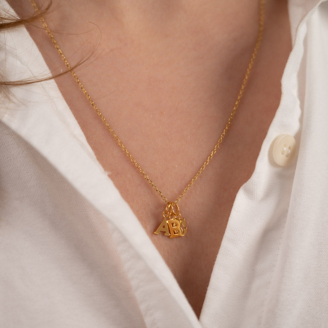 Sabrina - Anhänger mit Buchstaben aus Gold
