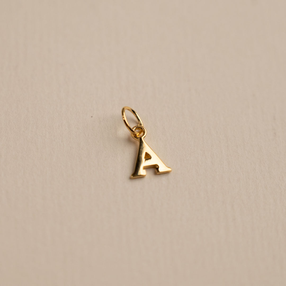 Sabrina - Anhänger mit Buchstaben aus Gold