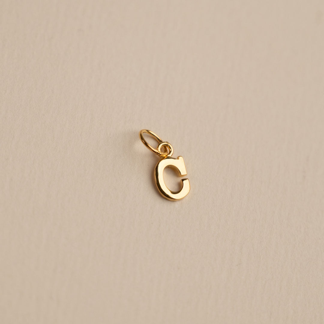 Sabrina - Anhänger mit Buchstaben aus Gold