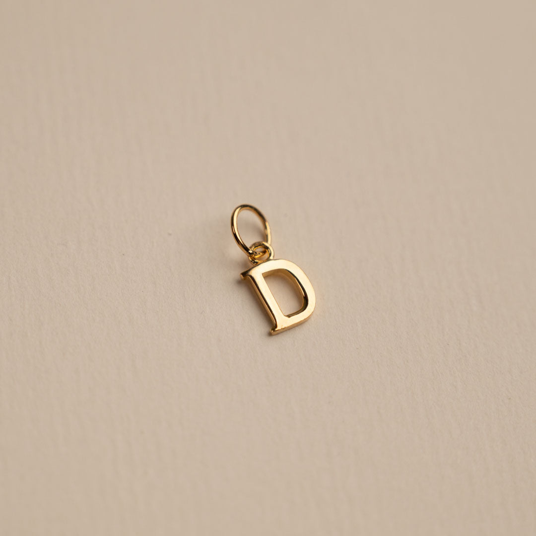 Sabrina - Anhänger mit Buchstaben aus Gold