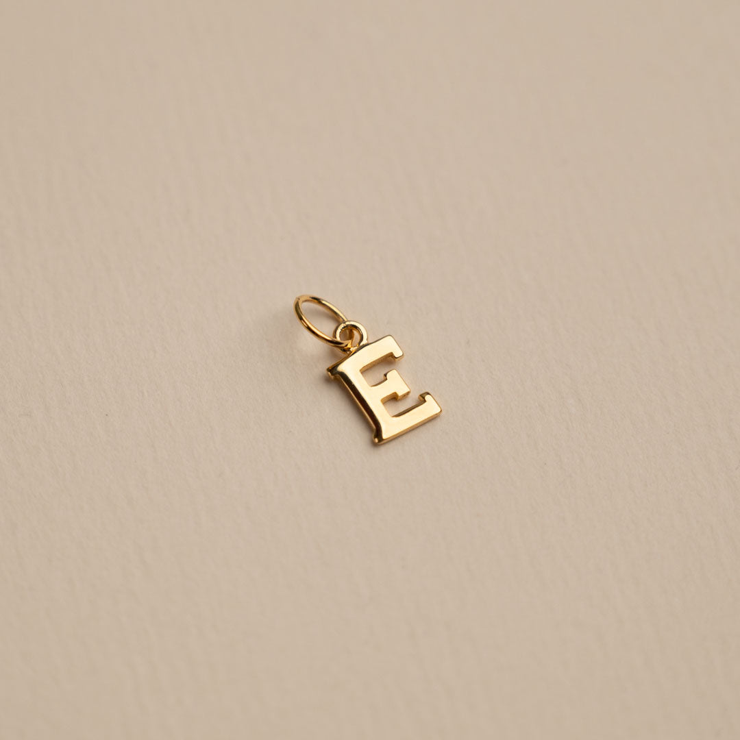 Sabrina - Anhänger mit Buchstaben aus Gold