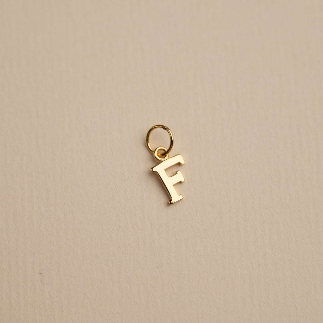 Sabrina - Anhänger mit Buchstaben aus Gold