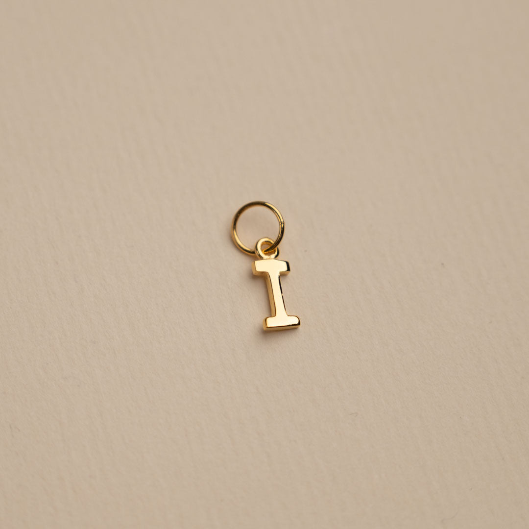 Sabrina - Anhänger mit Buchstaben aus Gold