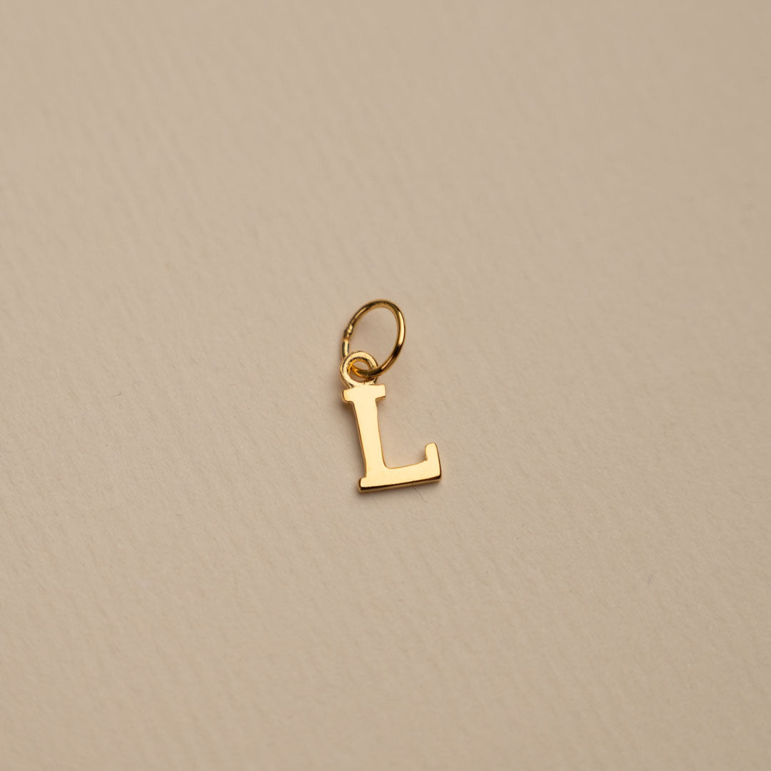 Sabrina - Anhänger mit Buchstaben aus Gold