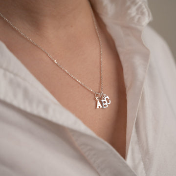 Nadia - Buchstabenanhänger aus Silber