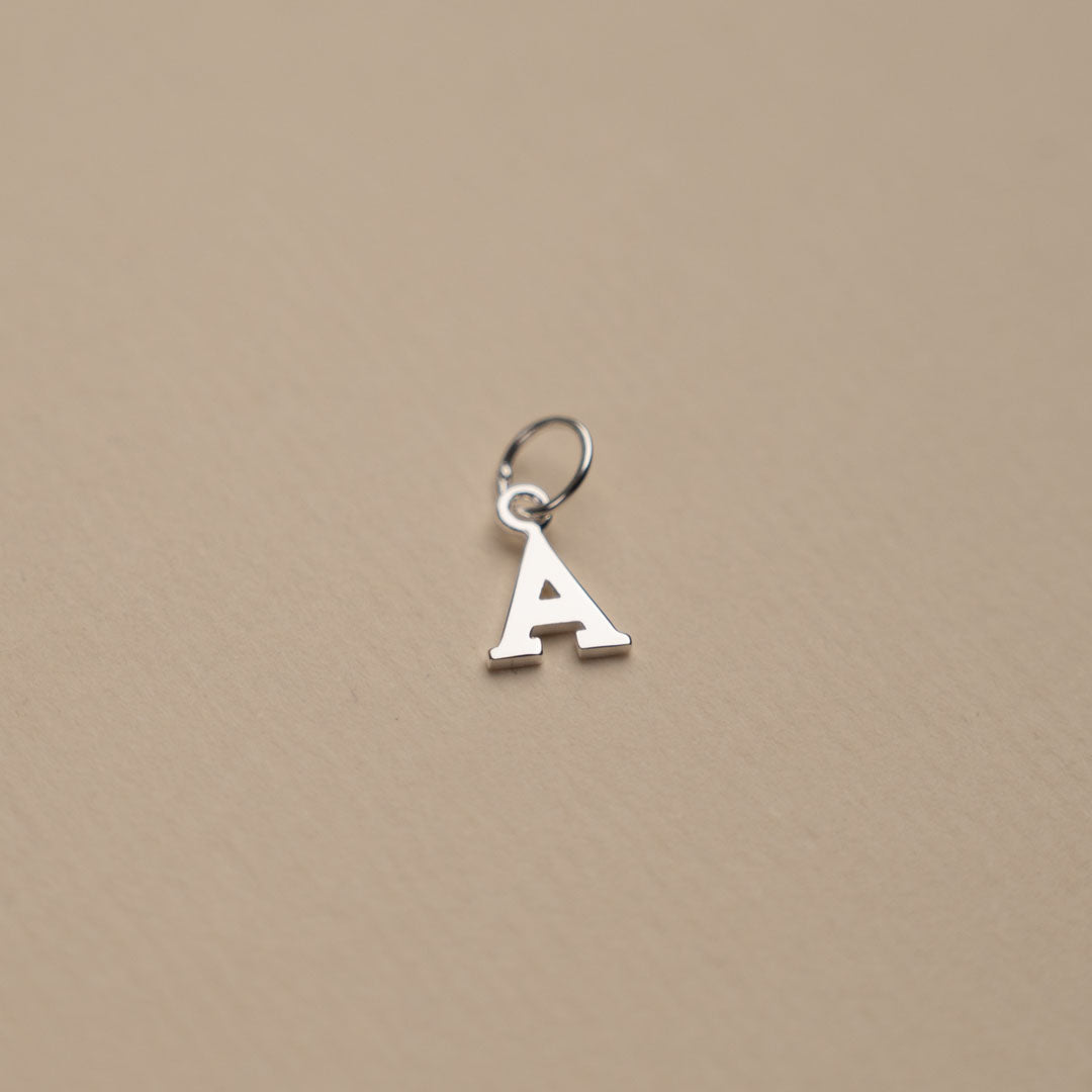 Nadia - Buchstabenanhänger aus Silber