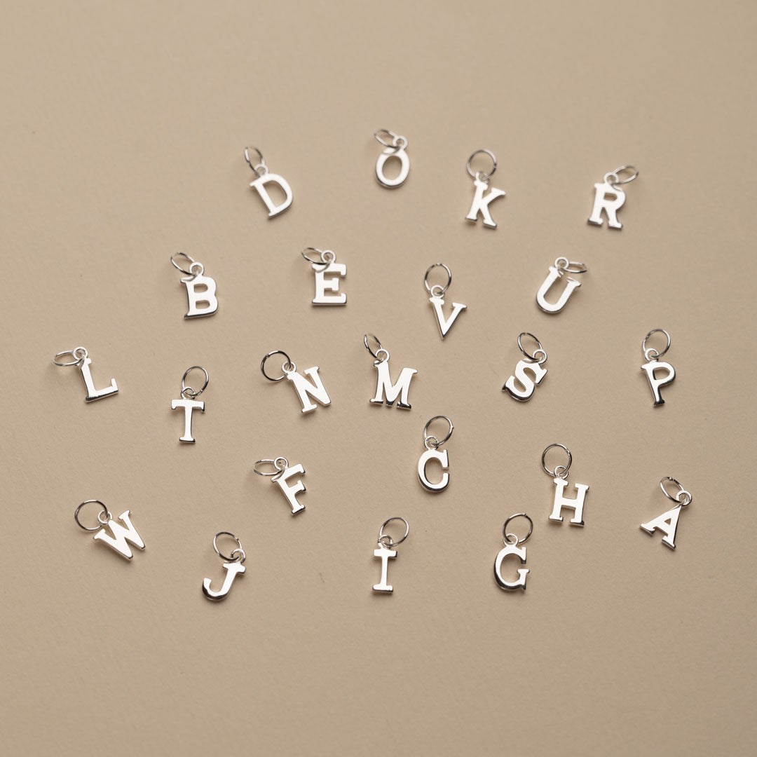Nadia - Buchstabenanhänger aus Silber