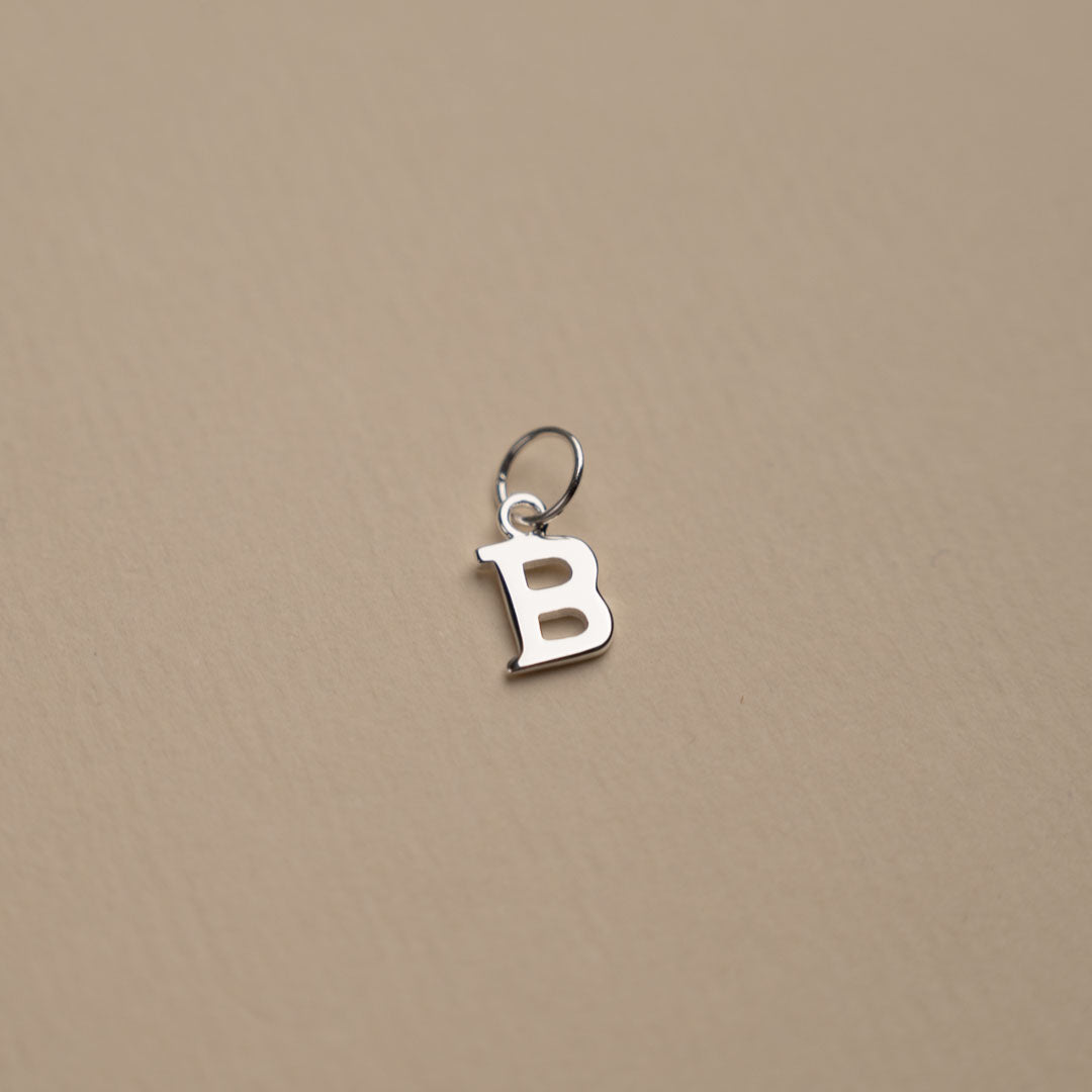 Nadia - Buchstabenanhänger aus Silber