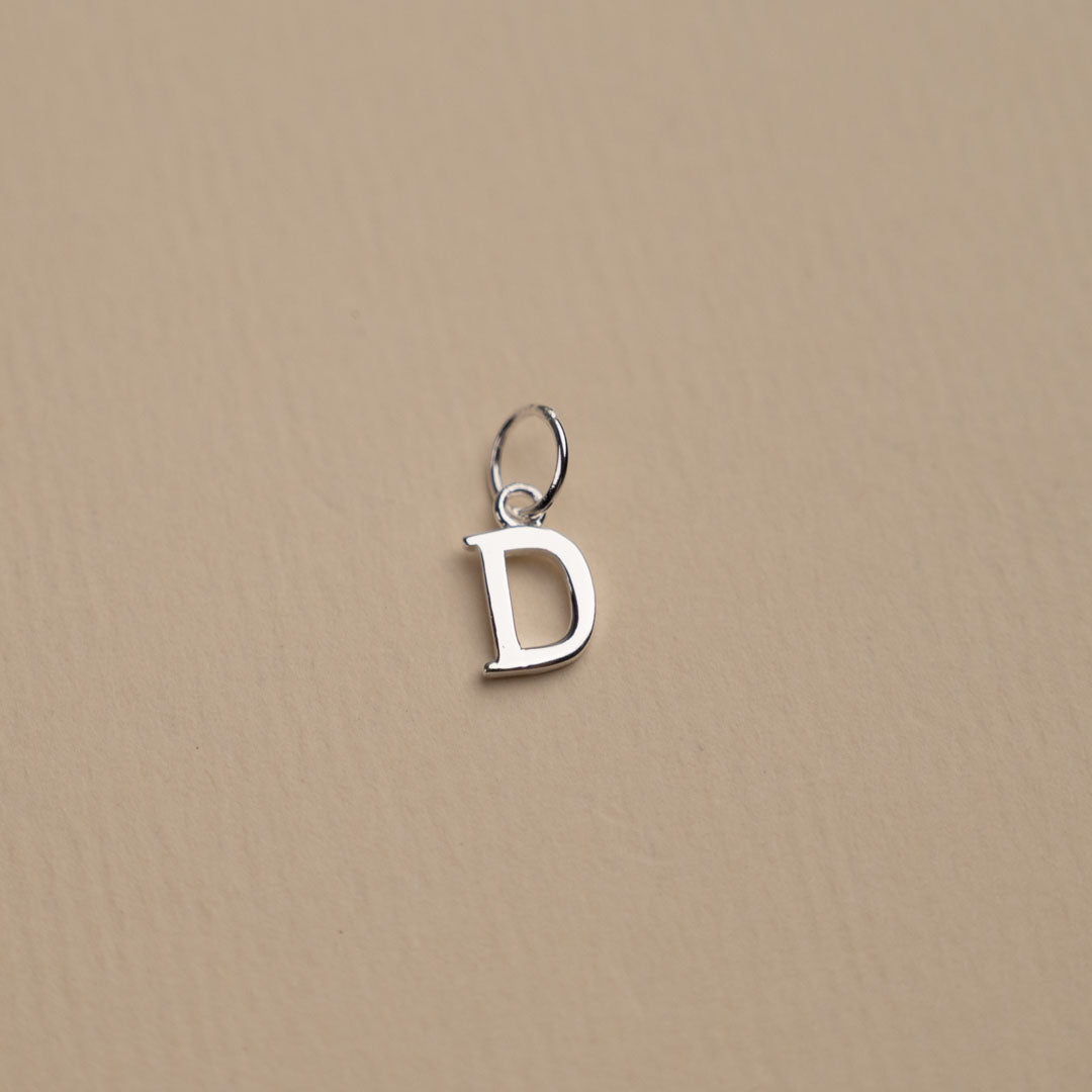 Nadia - Buchstabenanhänger aus Silber