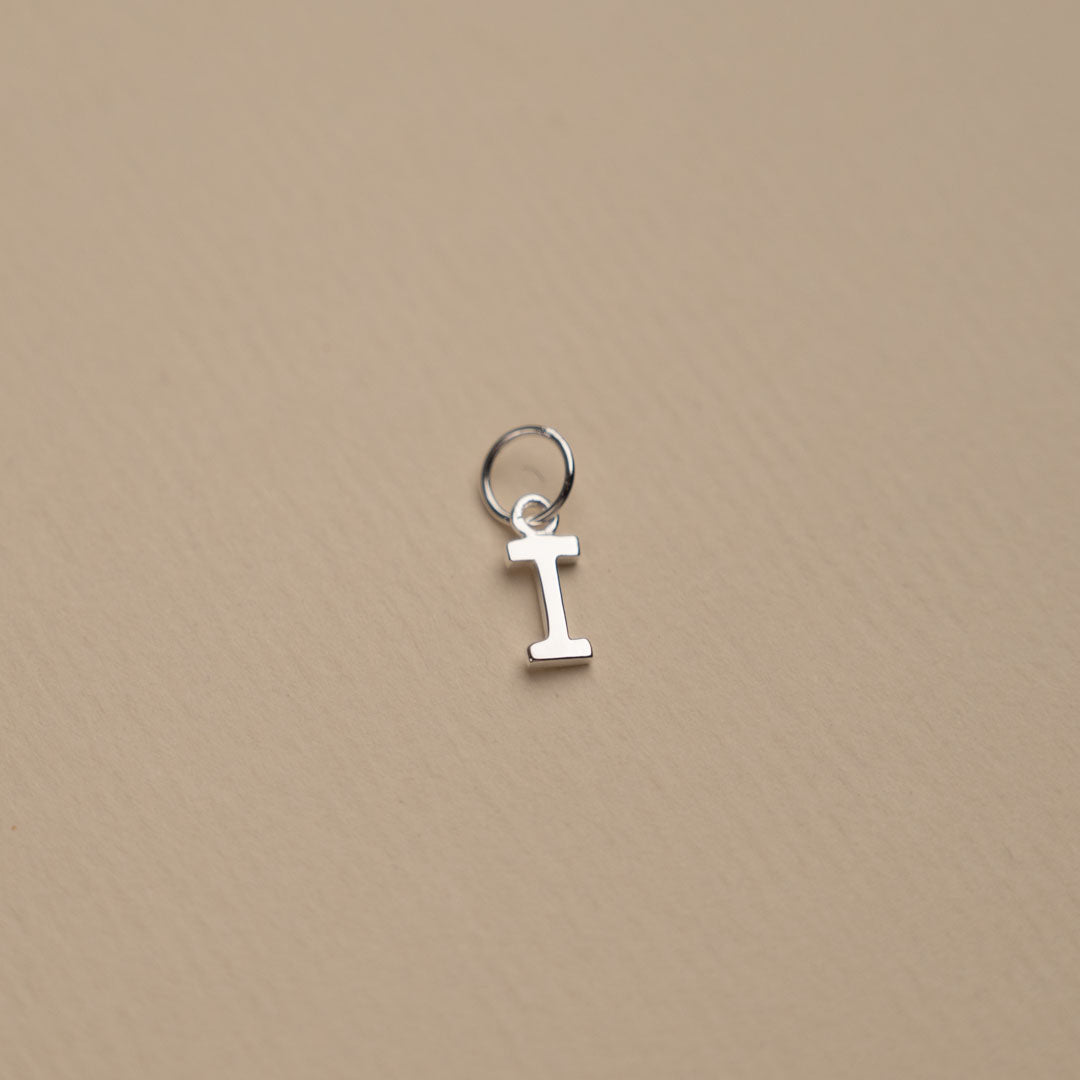 Nadia - Buchstabenanhänger aus Silber