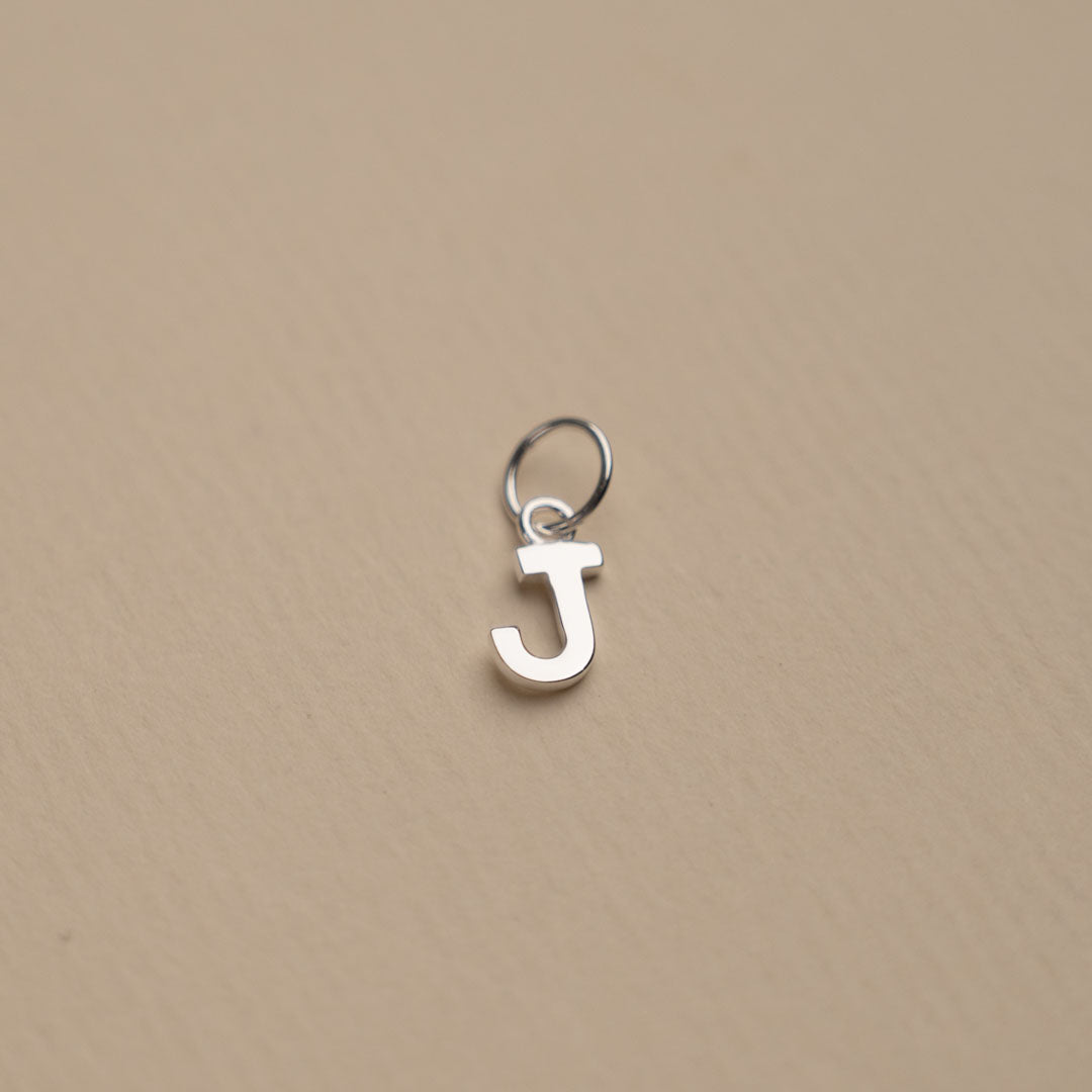 Nadia - Buchstabenanhänger aus Silber