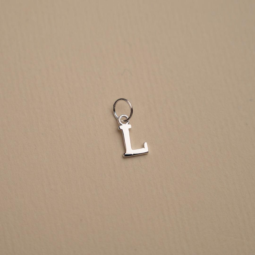 Nadia - Buchstabenanhänger aus Silber