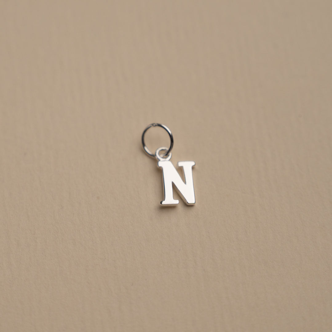 Nadia - Buchstabenanhänger aus Silber