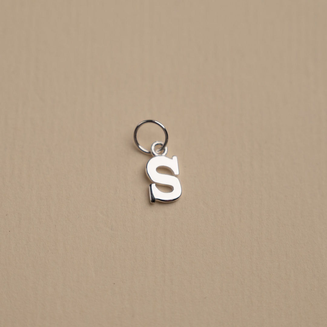 Nadia - Buchstabenanhänger aus Silber