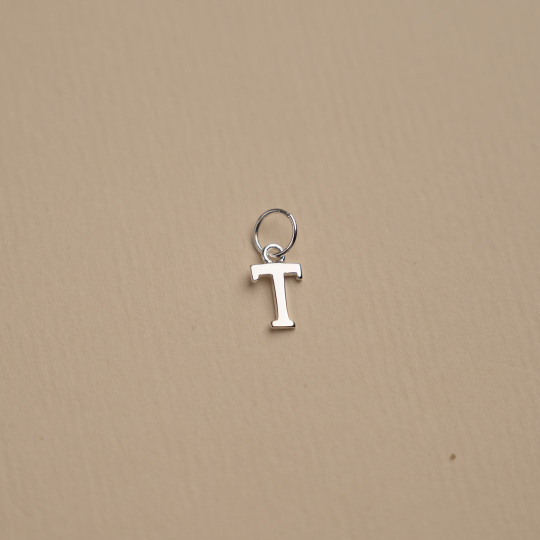 Nadia - Buchstabenanhänger aus Silber