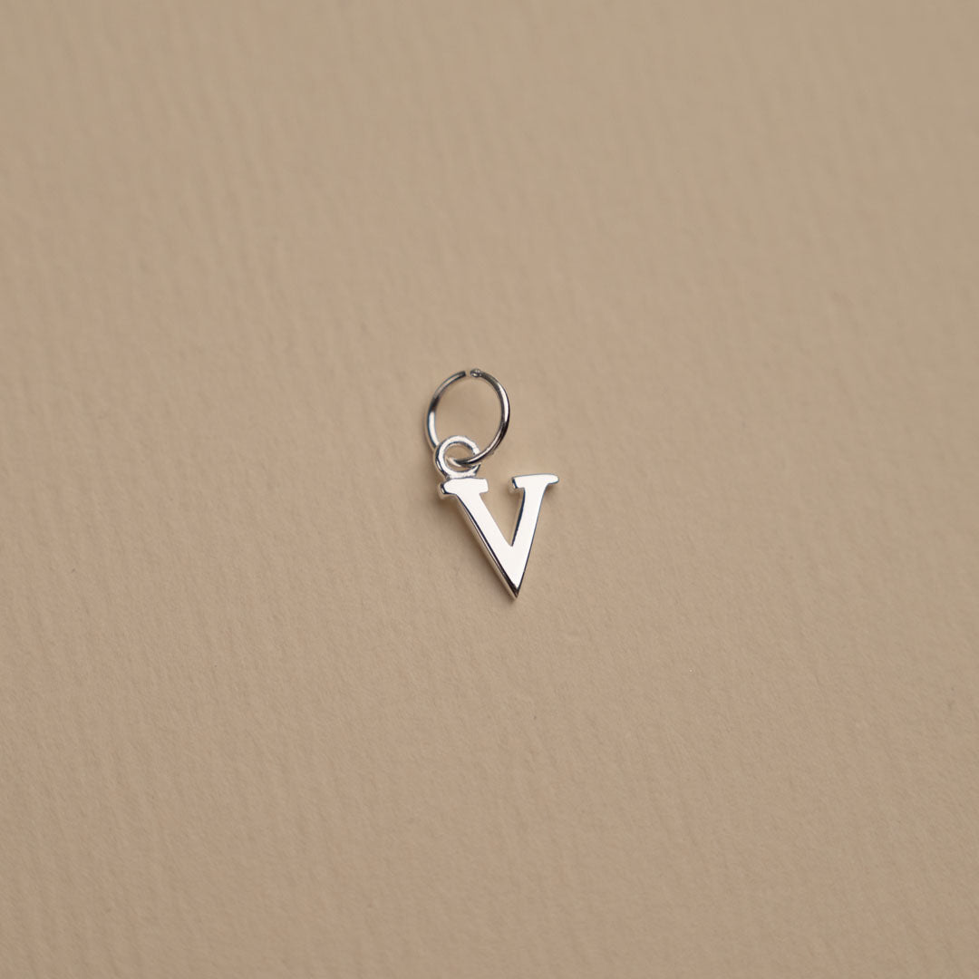 Nadia - Buchstabenanhänger aus Silber