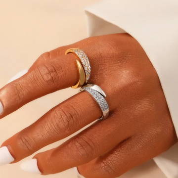 Irina – Gebogener Ring aus 18K Gold