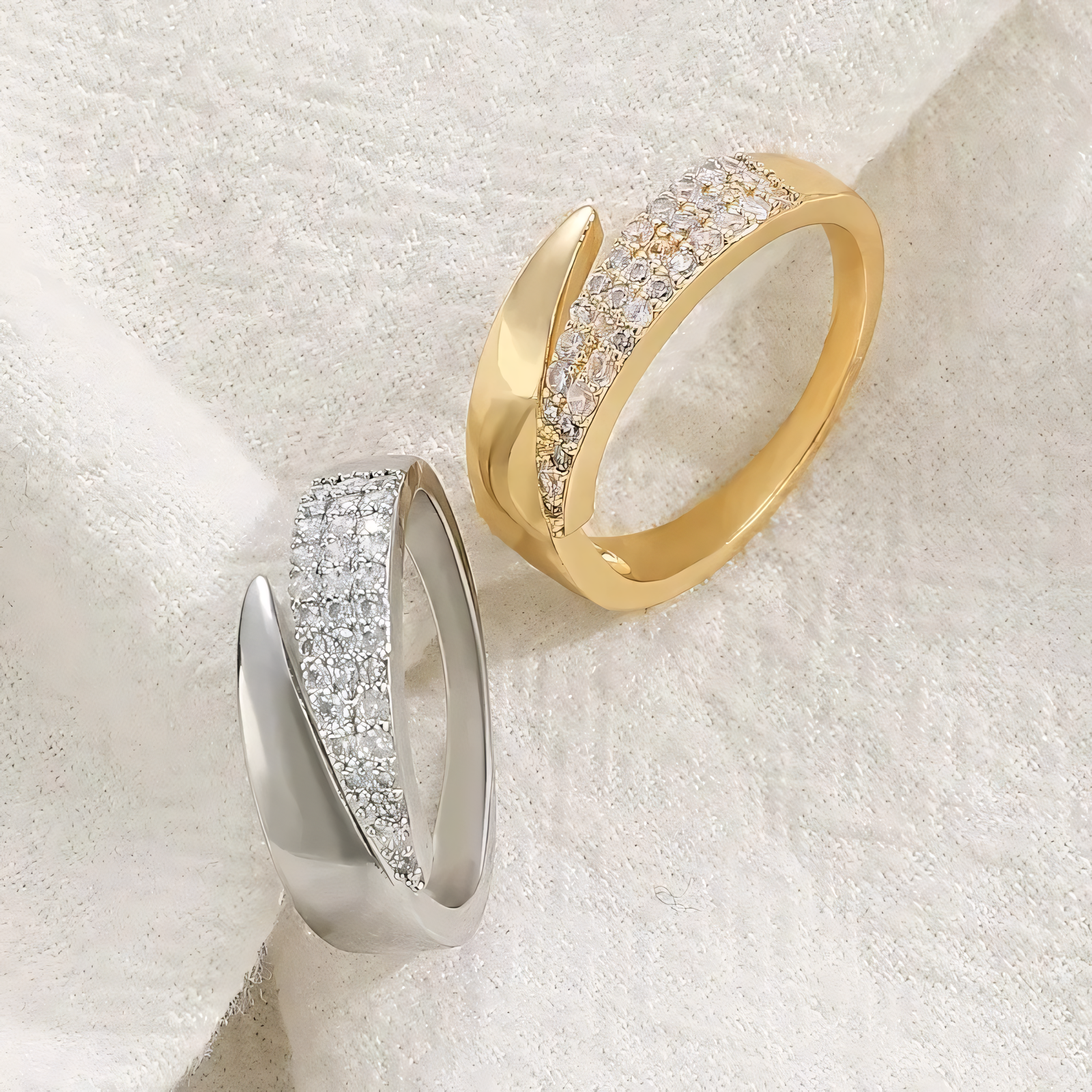Irina – Gebogener Ring aus 18K Gold