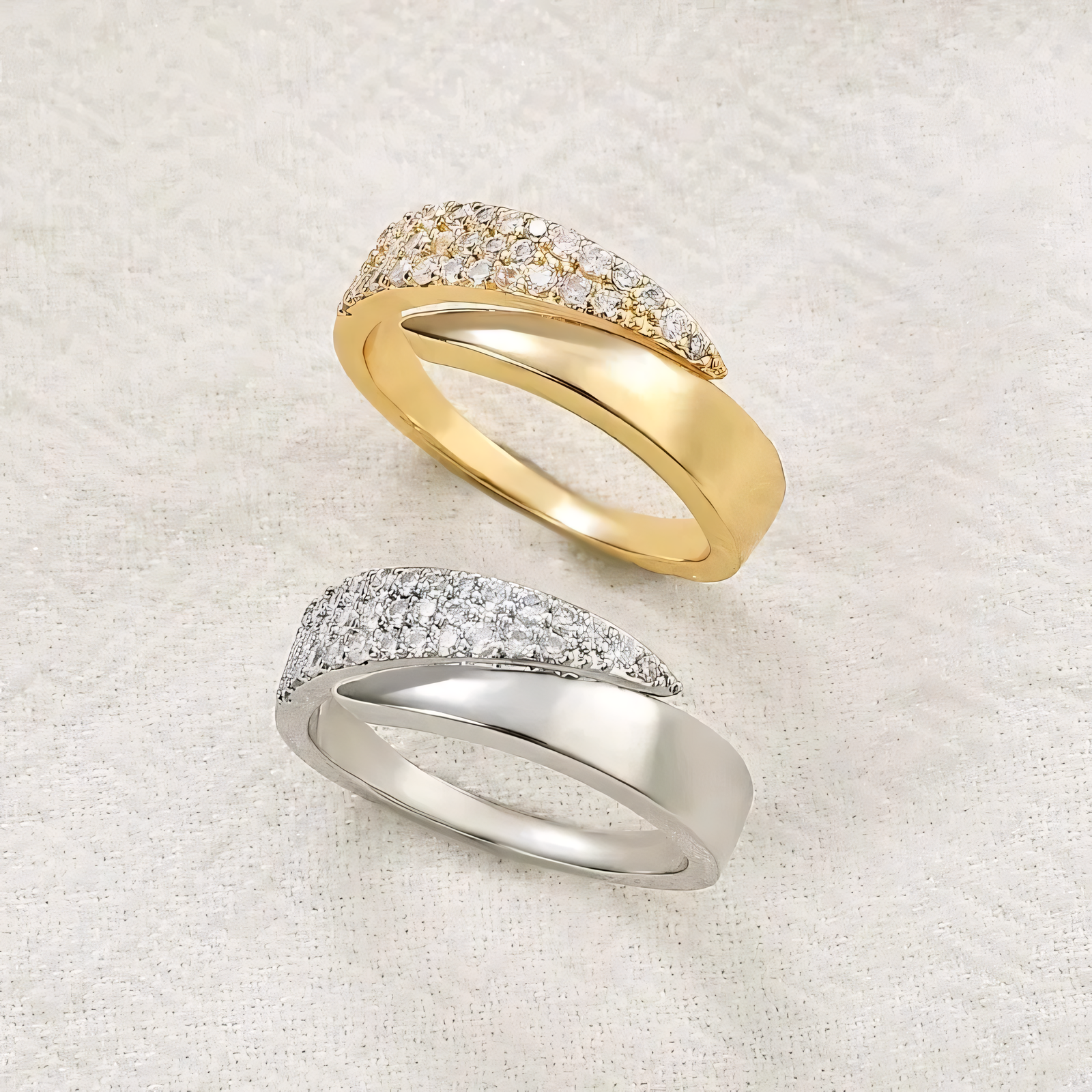 Irina – Gebogener Ring aus 18K Gold