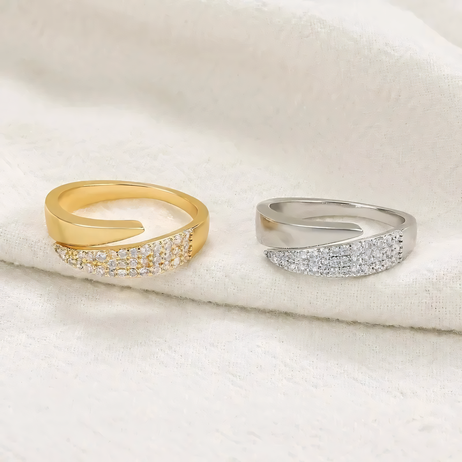Irina – Gebogener Ring aus 18K Gold