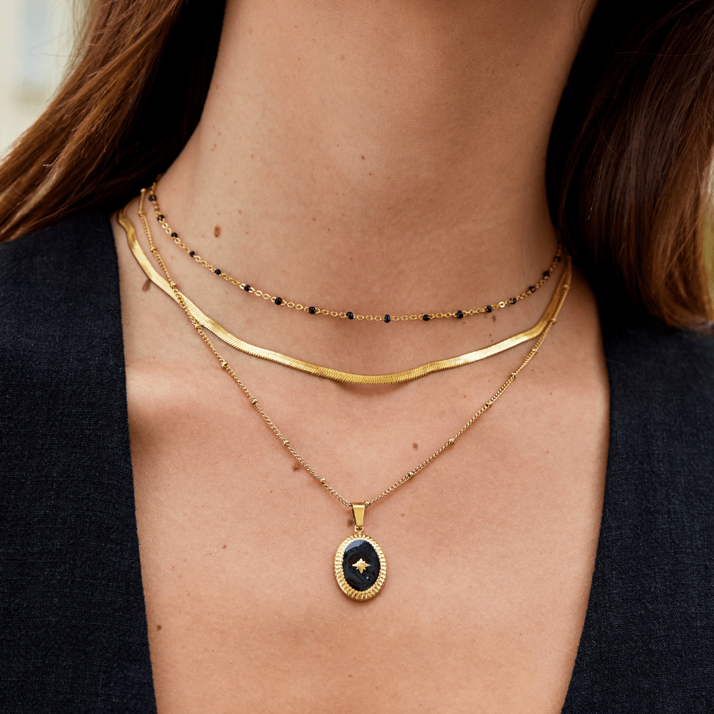 Yara – Elegante Halskette aus schwarzen Perlen