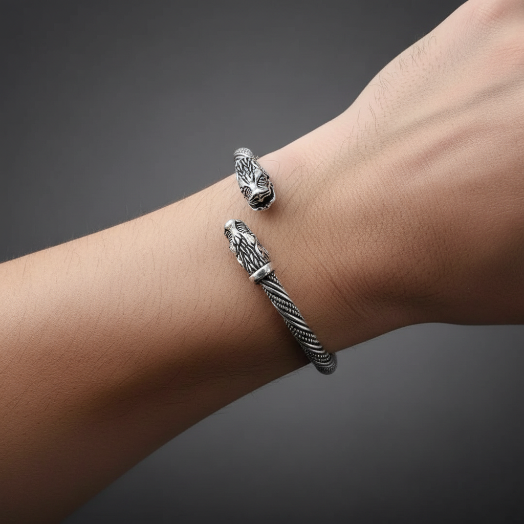 Ragnar – Wikingerarmband im antiken Silberlook für Männer