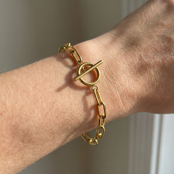 Millie – T-Bar-Armband mit rechteckigen Goldgliedern