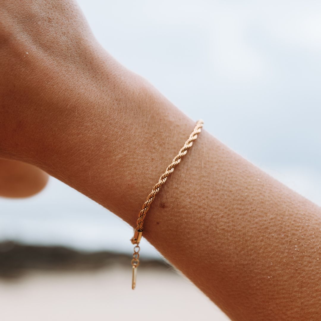 Calvi – Geflochtenes Goldkettchen-Armband