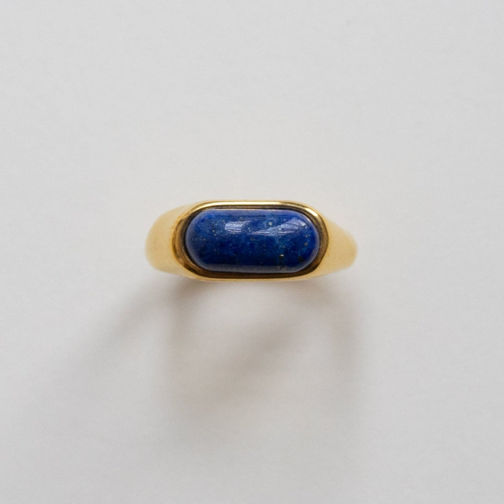 Aria - Glatter Goldring mit blauem Stein