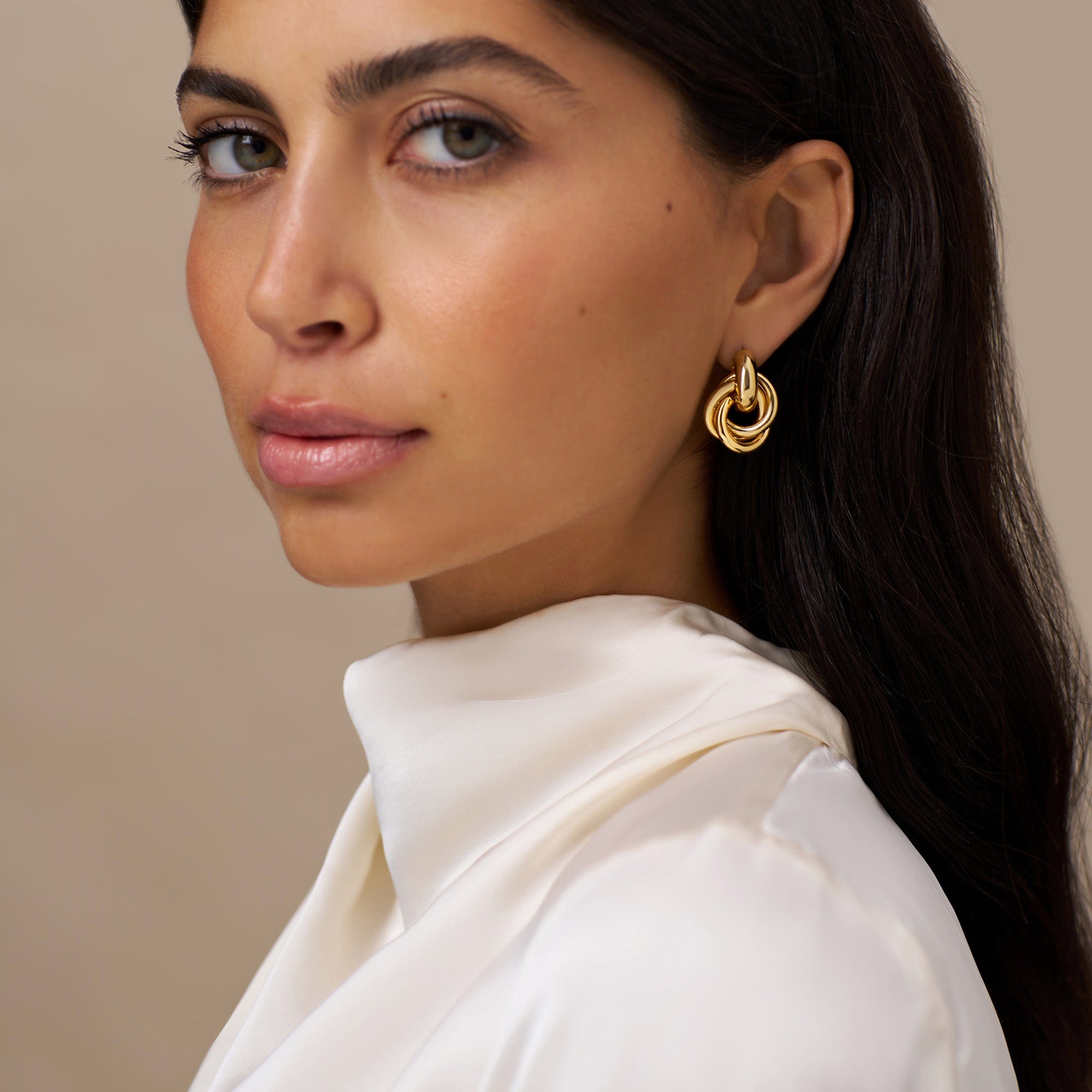 Rania – Geflochtene Designohrringe aus Gold