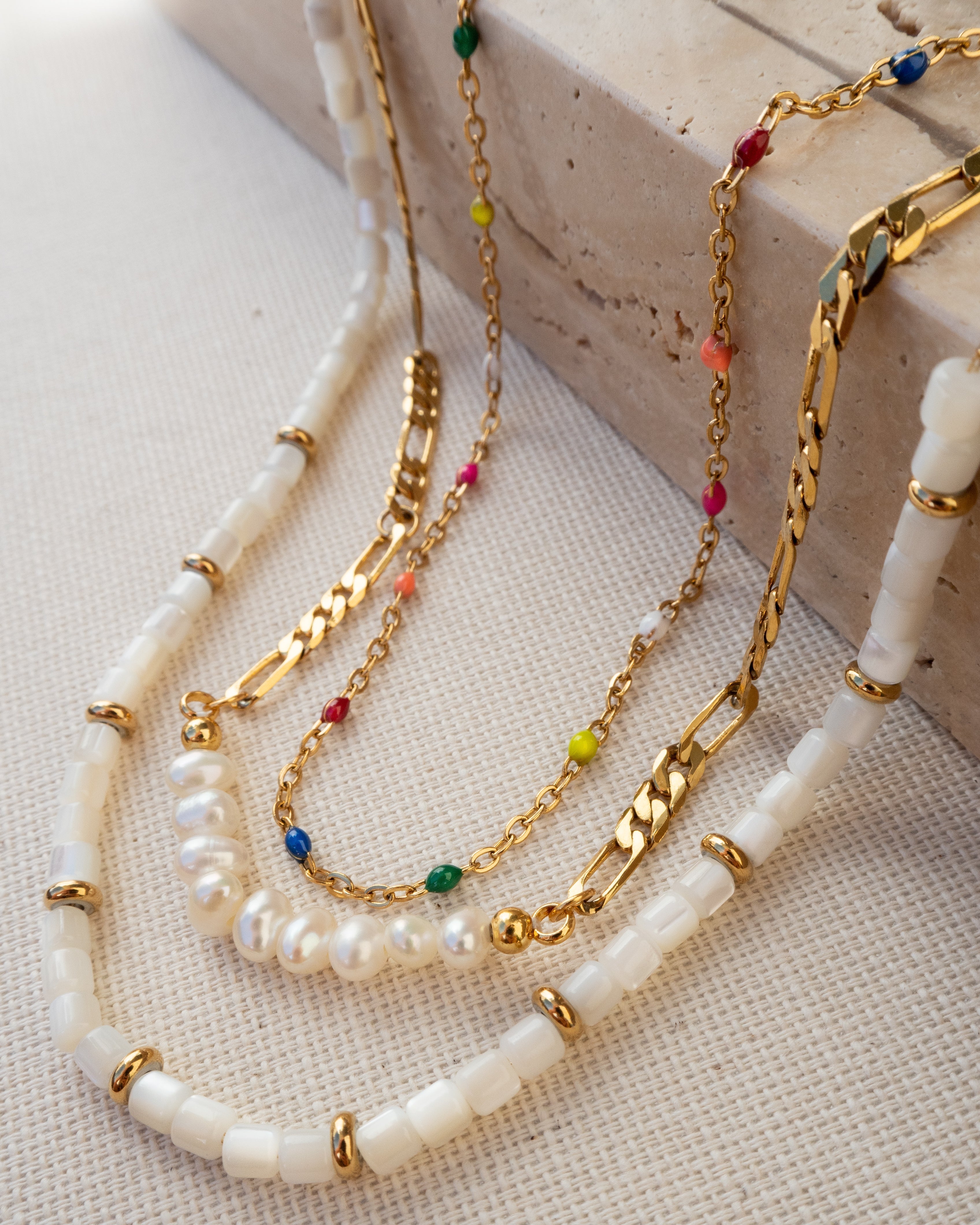 Alba - Halskette aus Regenbogen und Gold